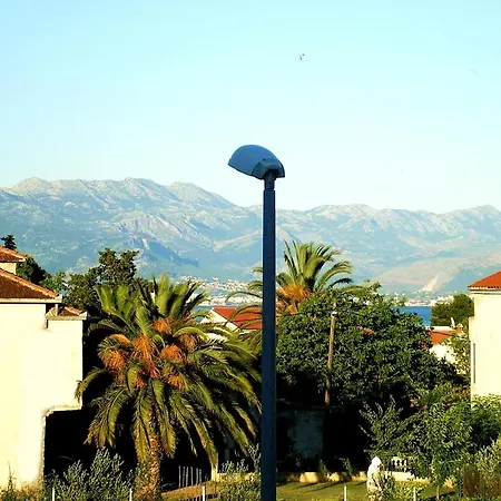 Apartman With A Parking Space Kastel Stafilic, - 11771 *